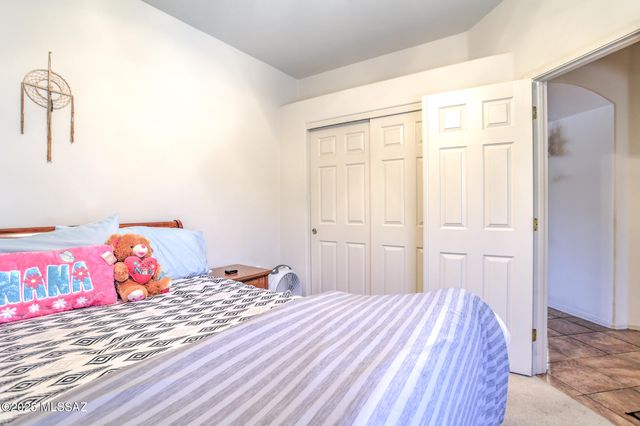 70 E Calle Vivaz, Green Valley, AZ 85614