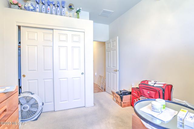 70 E Calle Vivaz, Green Valley, AZ 85614