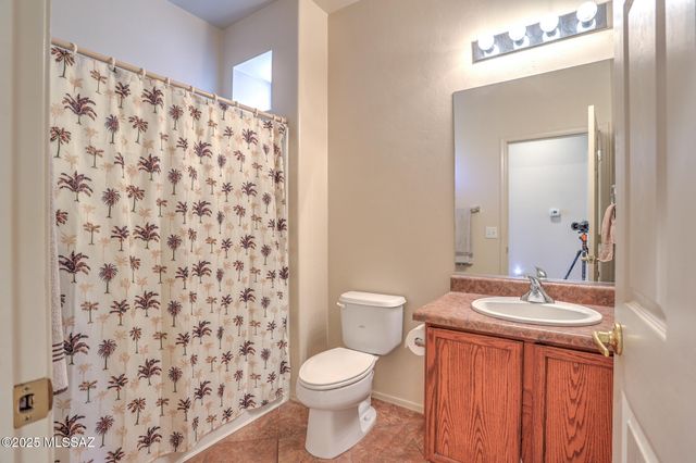 70 E Calle Vivaz, Green Valley, AZ 85614