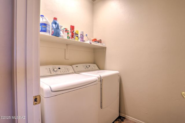 70 E Calle Vivaz, Green Valley, AZ 85614