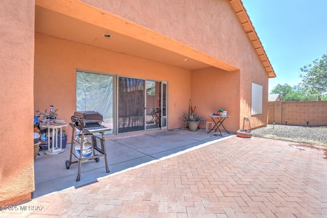 70 E Calle Vivaz, Green Valley, AZ 85614