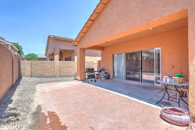 70 E Calle Vivaz, Green Valley, AZ 85614