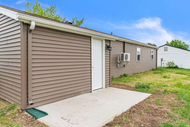 312 Alamosa Drive, Kendallville, IN 46755