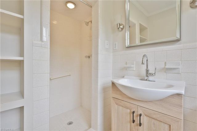 215 Raeford Avenue, Lexington, NC 27292
