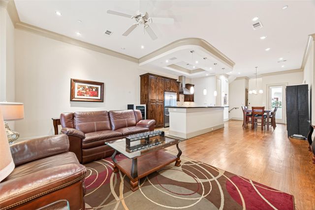 311 Calle Sevilla Place, Houston, TX 77007