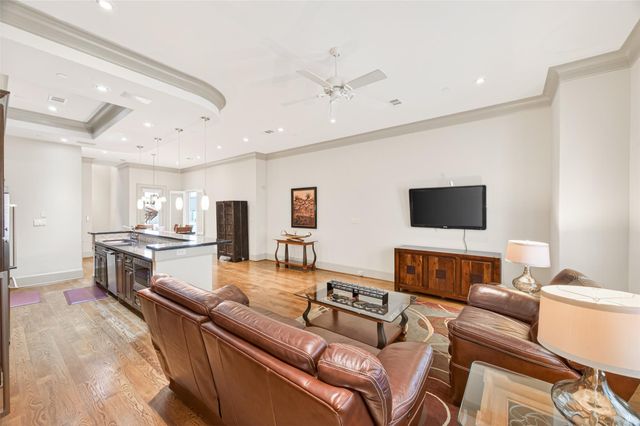 311 Calle Sevilla Place, Houston, TX 77007