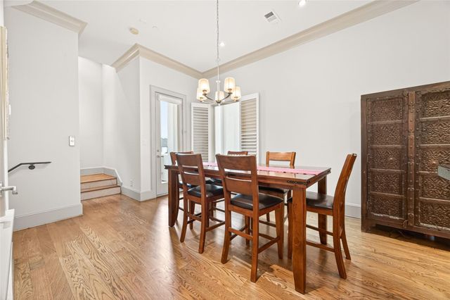 311 Calle Sevilla Place, Houston, TX 77007