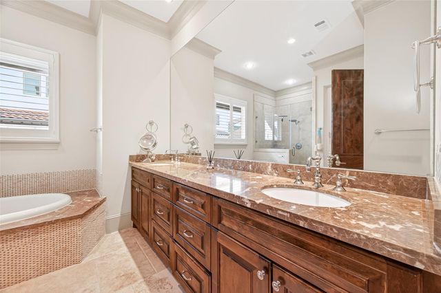 311 Calle Sevilla Place, Houston, TX 77007