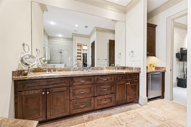 311 Calle Sevilla Place, Houston, TX 77007