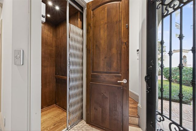 311 Calle Sevilla Place, Houston, TX 77007