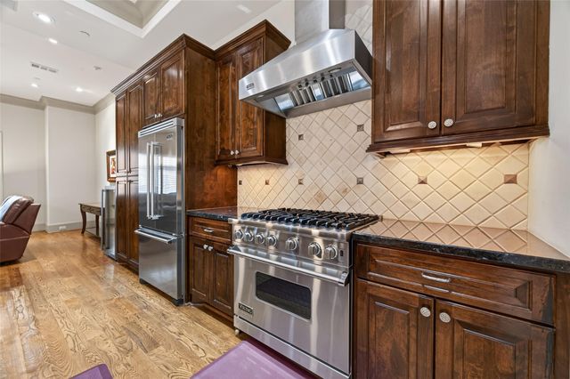 311 Calle Sevilla Place, Houston, TX 77007