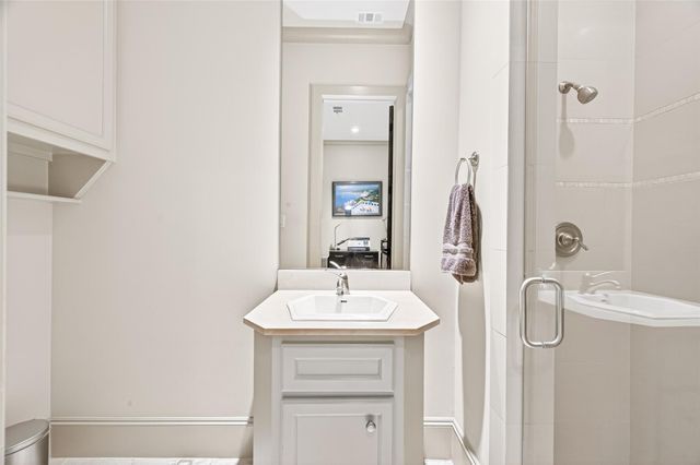 311 Calle Sevilla Place, Houston, TX 77007