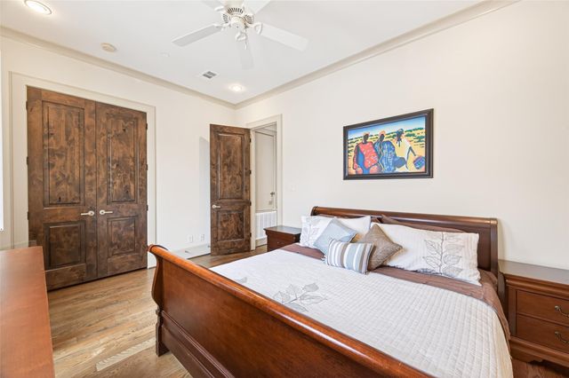 311 Calle Sevilla Place, Houston, TX 77007