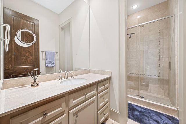 311 Calle Sevilla Place, Houston, TX 77007