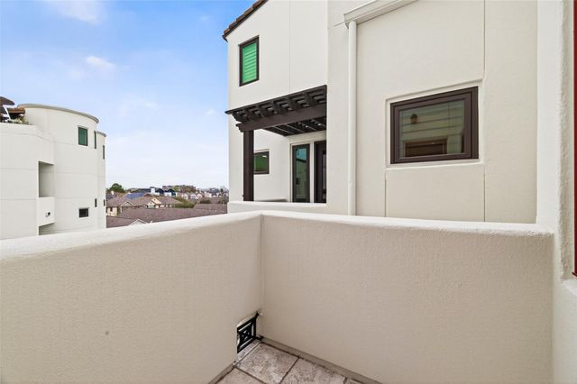 311 Calle Sevilla Place, Houston, TX 77007