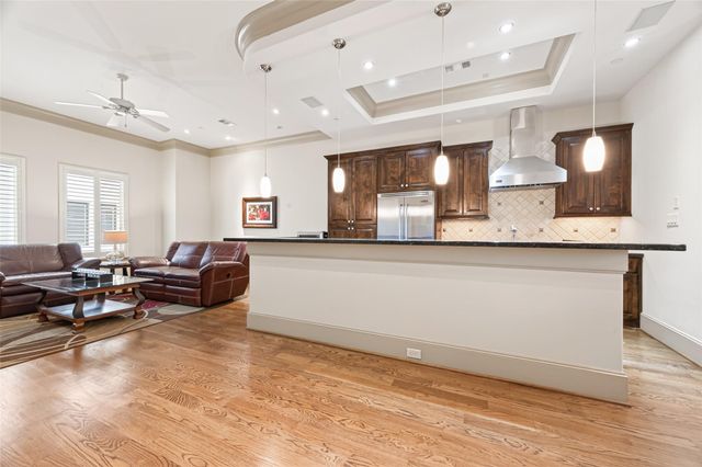 311 Calle Sevilla Place, Houston, TX 77007