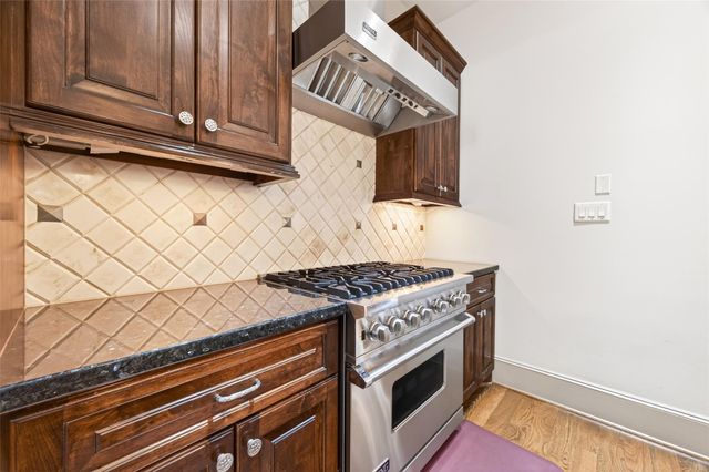 311 Calle Sevilla Place, Houston, TX 77007