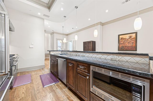 311 Calle Sevilla Place, Houston, TX 77007