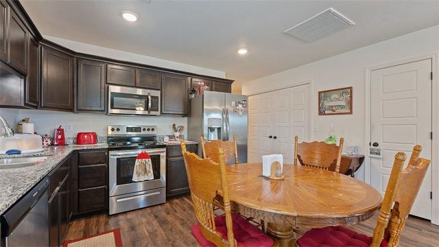 303 Fieldstone Circle, Gravette, AR 72736