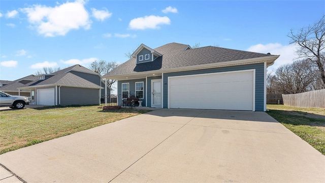 303 Fieldstone Circle, Gravette, AR 72736