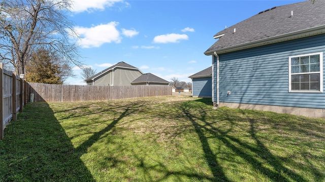 303 Fieldstone Circle, Gravette, AR 72736
