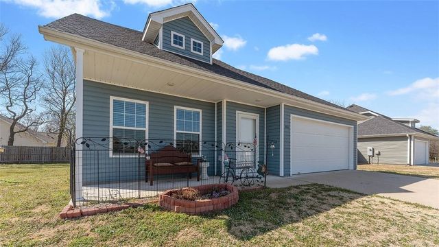 303 Fieldstone Circle, Gravette, AR 72736