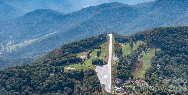 104 Smokehouse Way, Burnsville, NC 28714