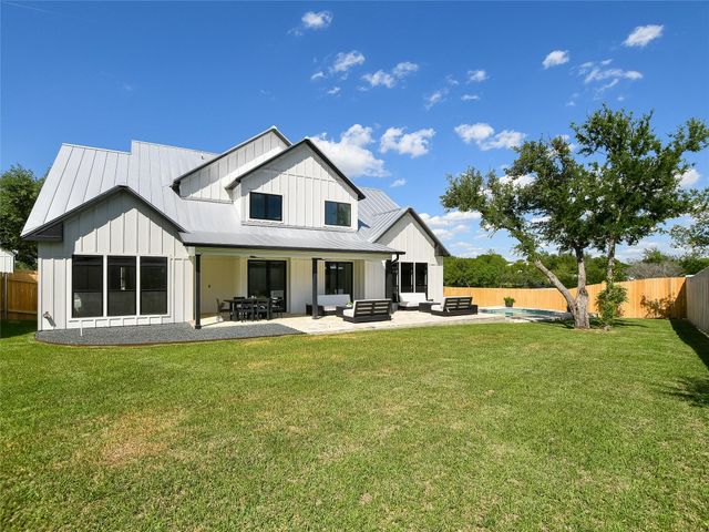 2411 Cherry LN, Kingsland, TX 78639