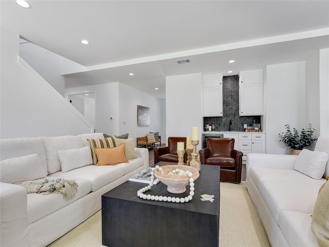 2411 Cherry LN, Kingsland, TX 78639