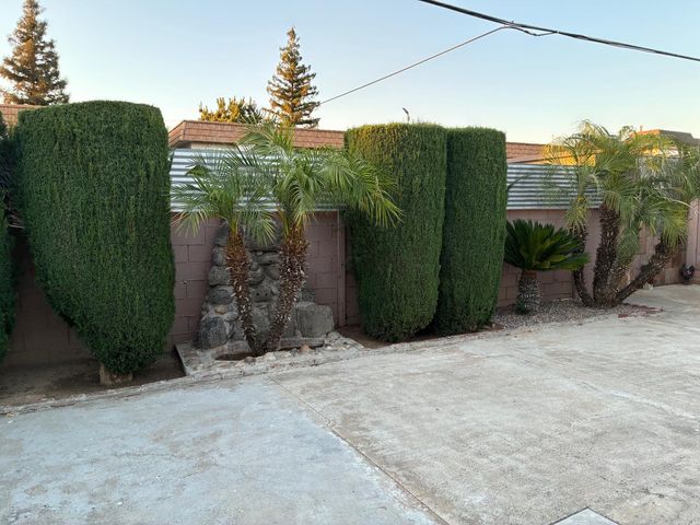 3617 E Fairmont Avenue, Fresno, CA 93726
