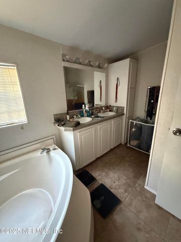 955 VILLAGE GREEN Drive, Jacksonville, FL 32234