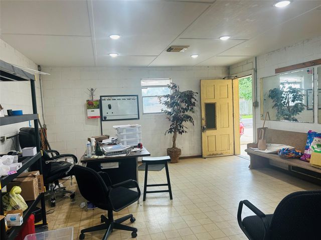 104 Smith Street, Clute, TX 77531