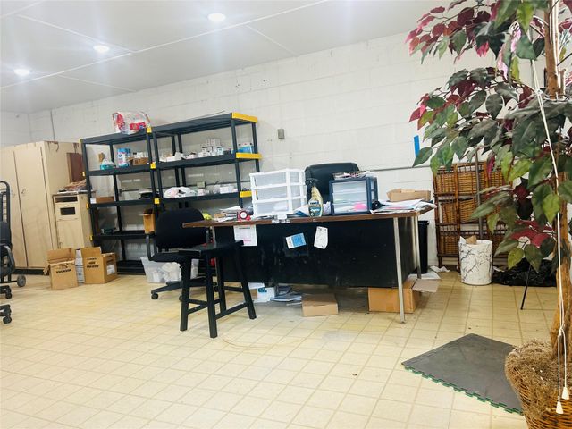 104 Smith Street, Clute, TX 77531