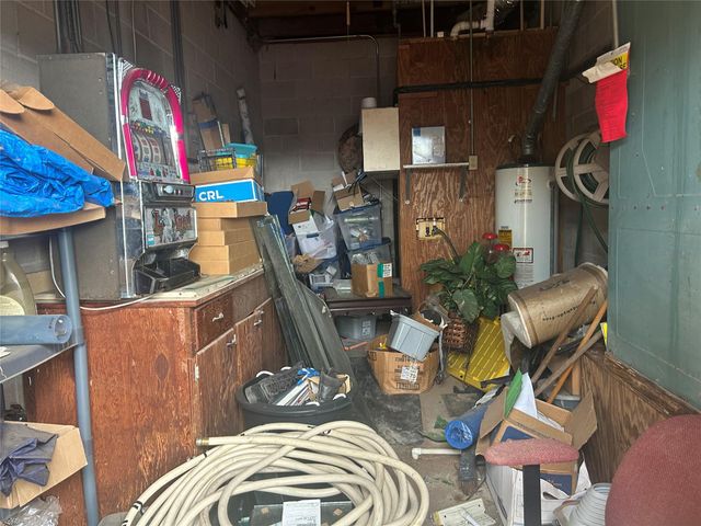 104 Smith Street, Clute, TX 77531