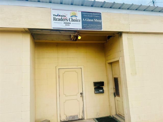 104 Smith Street, Clute, TX 77531