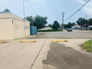 104 Smith Street, Clute, TX 77531