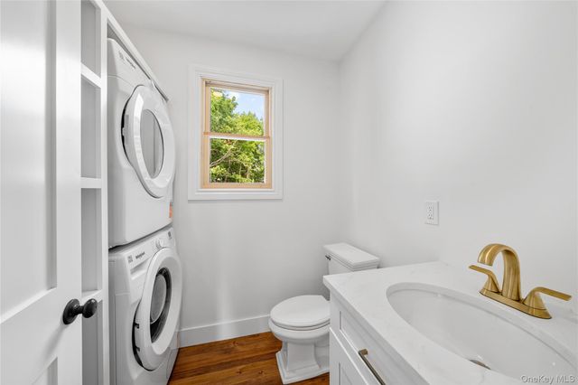 29 Colton Avenue, Sayville, NY 11782