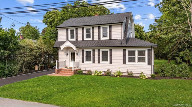 29 Colton Avenue, Sayville, NY 11782