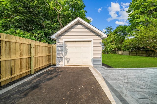 29 Colton Avenue, Sayville, NY 11782