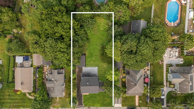 29 Colton Avenue, Sayville, NY 11782