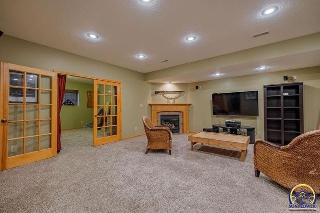 7622 SW 27th ST, Topeka, KS 66614