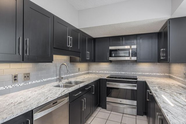 900 19th Ave S Apt 608, Nashville, TN 37212