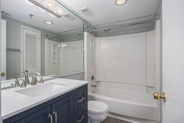 900 19th Ave S Apt 608, Nashville, TN 37212