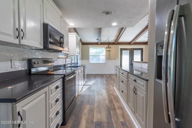 117 HORSEMAN CLUB Road, Palatka, FL 32177