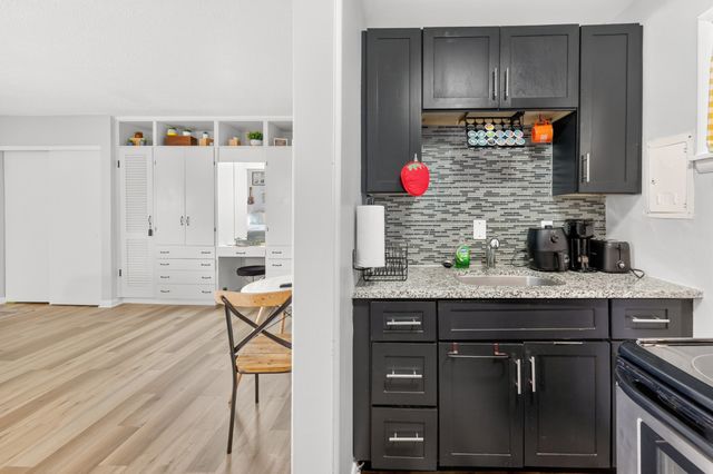 803 Hillview Hts Apt 205, Nashville, TN 37204