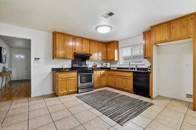 3302 19th Ave, Sacramento, CA 95820