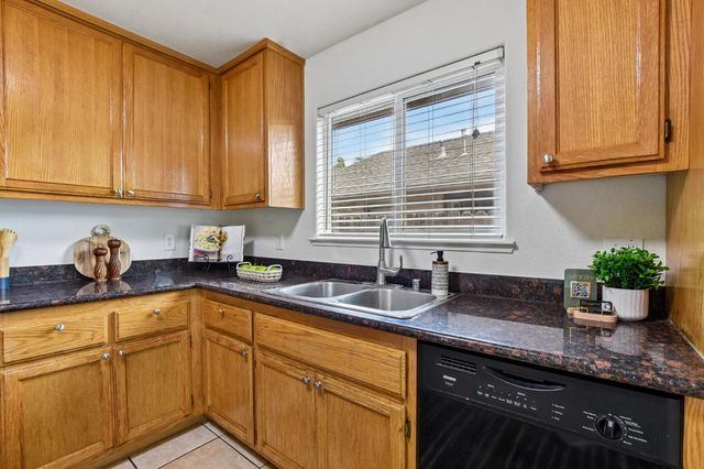 3302 19th Ave, Sacramento, CA 95820