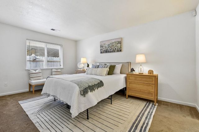 3302 19th Ave, Sacramento, CA 95820