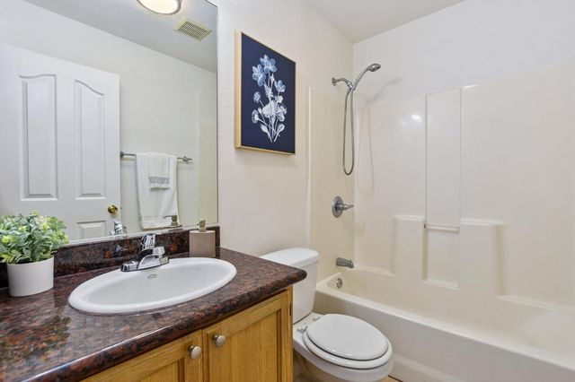 3302 19th Ave, Sacramento, CA 95820