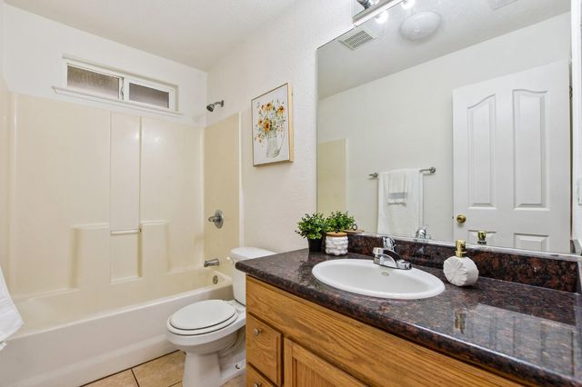 3302 19th Ave, Sacramento, CA 95820